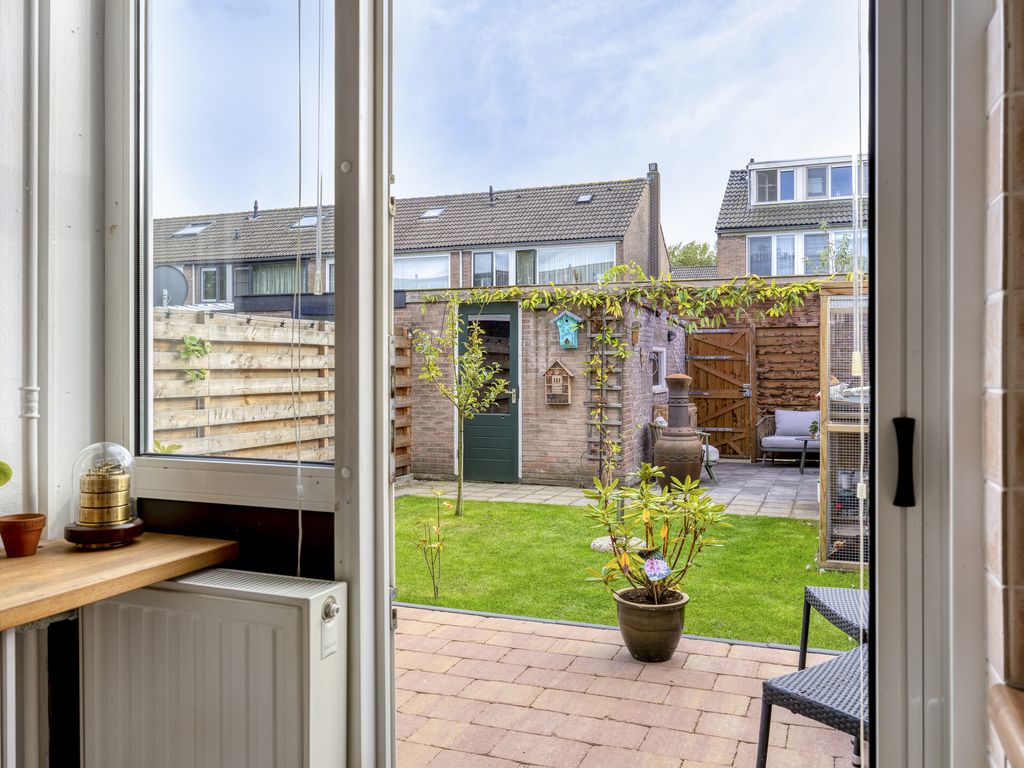 Veeckensstraat 6, Hellevoetsluis