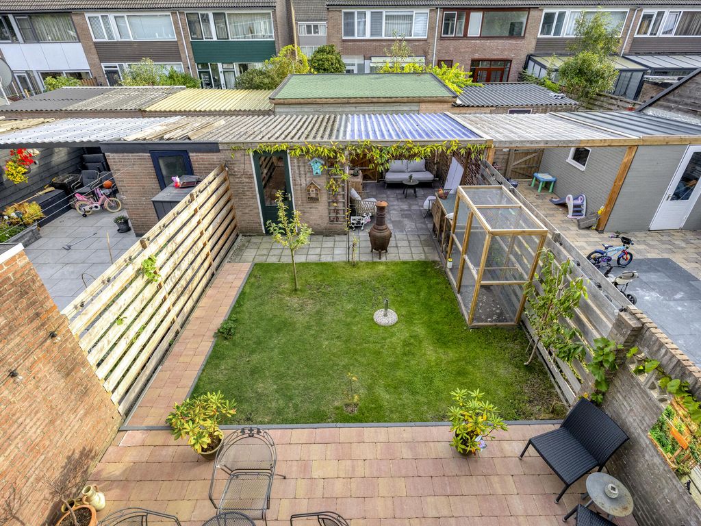 Veeckensstraat 6, Hellevoetsluis