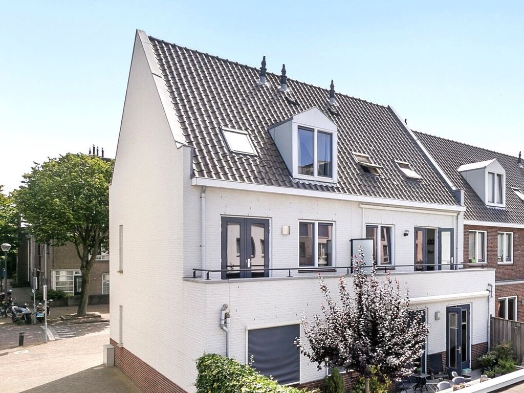 Opzoomerlaan 31, Hellevoetsluis