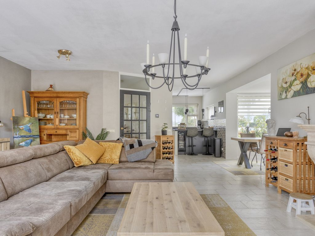 Middellantweide 15, Hellevoetsluis