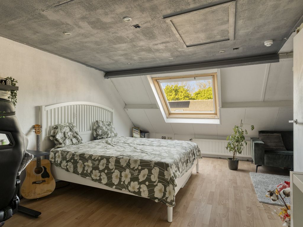 Discuspad 7, Hellevoetsluis