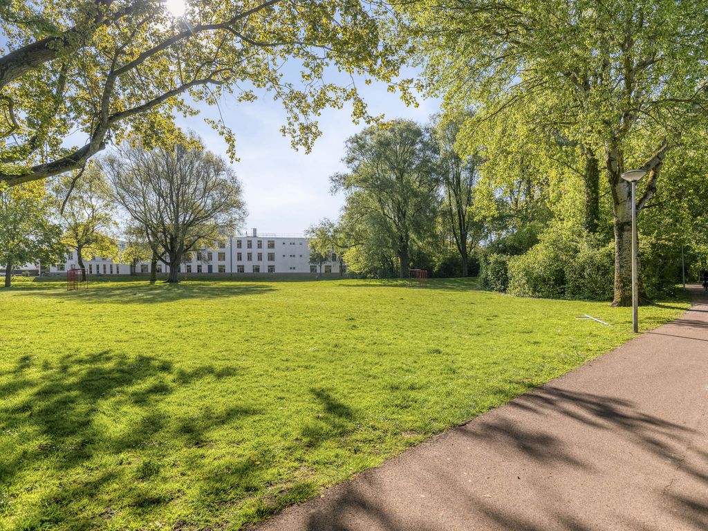 Discuspad 7, Hellevoetsluis