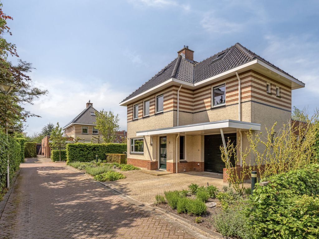 Uithofweide 9, Hellevoetsluis