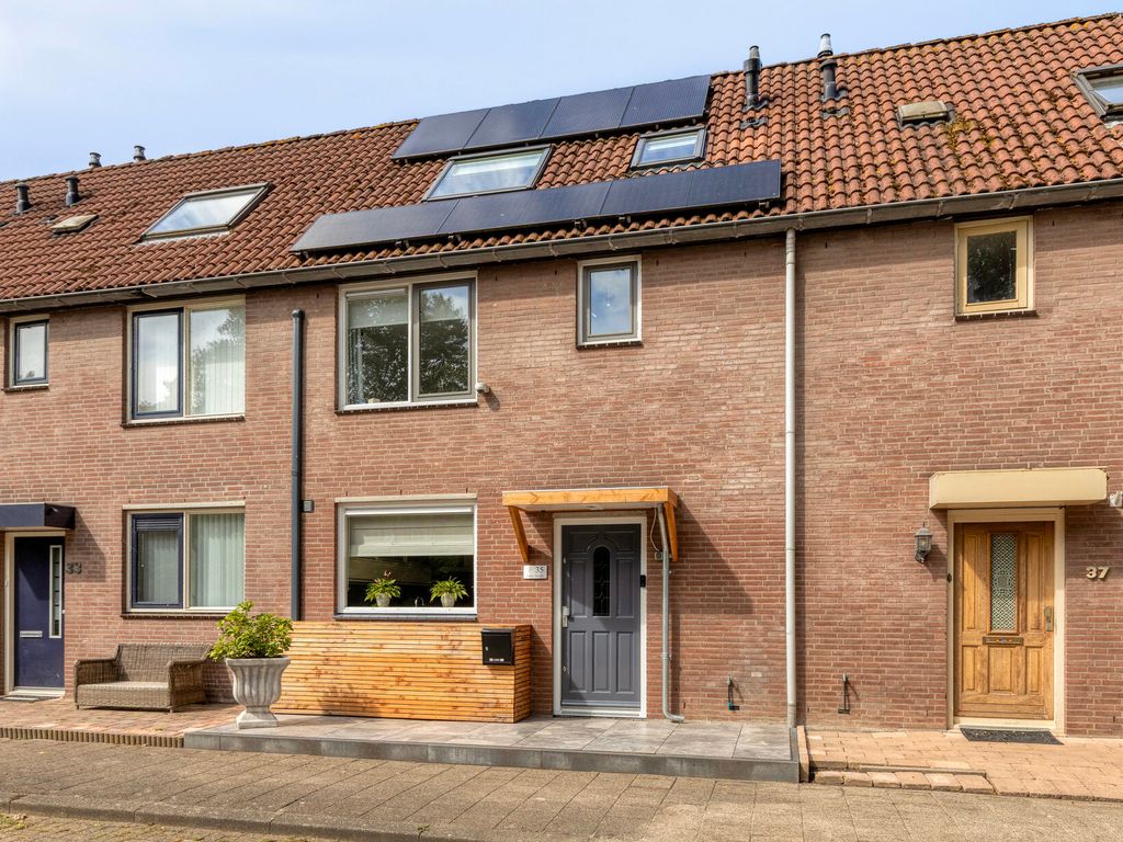 Kraaienest 35, Hellevoetsluis