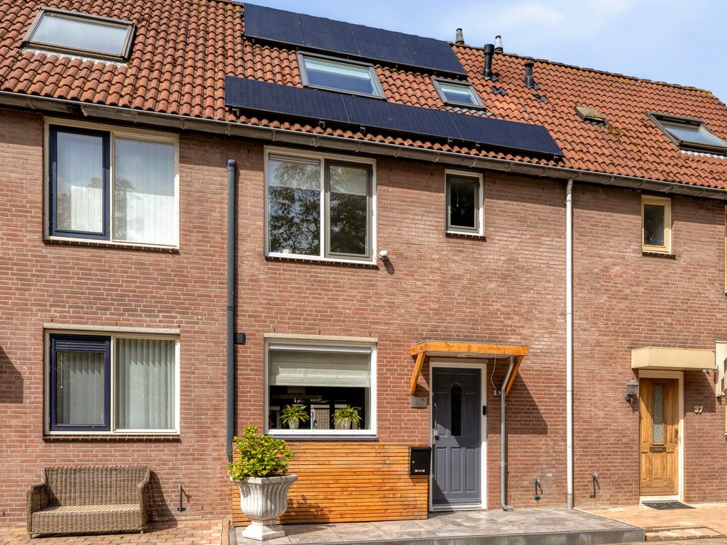 Kraaienest 35, Hellevoetsluis