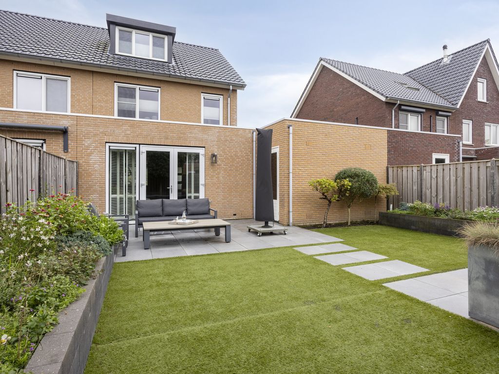 Jupiterlaan 10, Zuidland