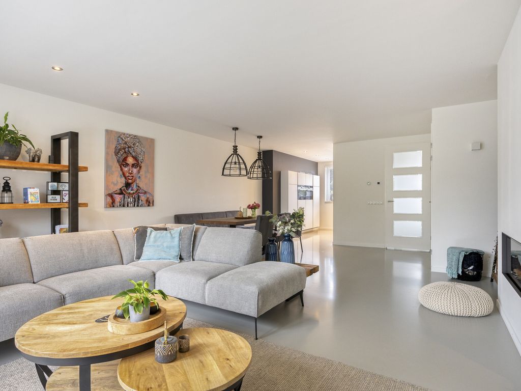 Jupiterlaan 10, Zuidland