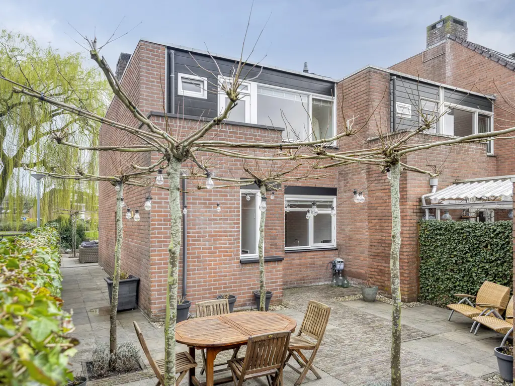 Karmozijnbes 18, ROTTERDAM