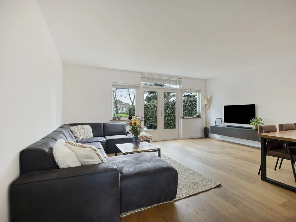 Karmozijnbes 18, ROTTERDAM