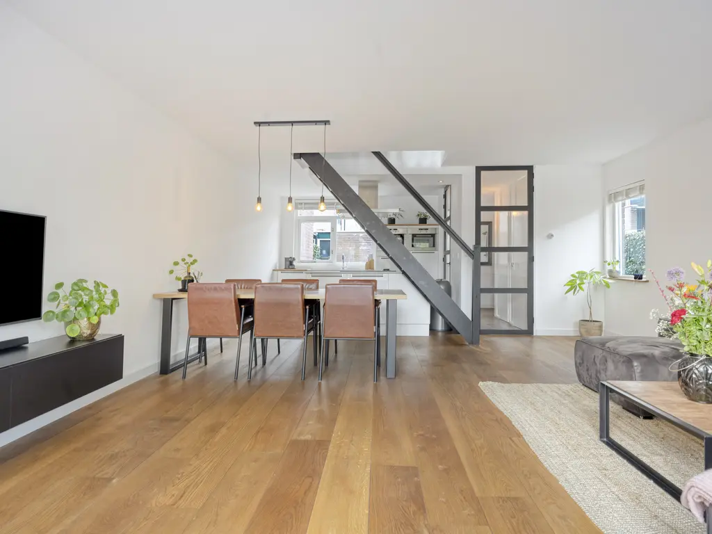 Karmozijnbes 18, ROTTERDAM