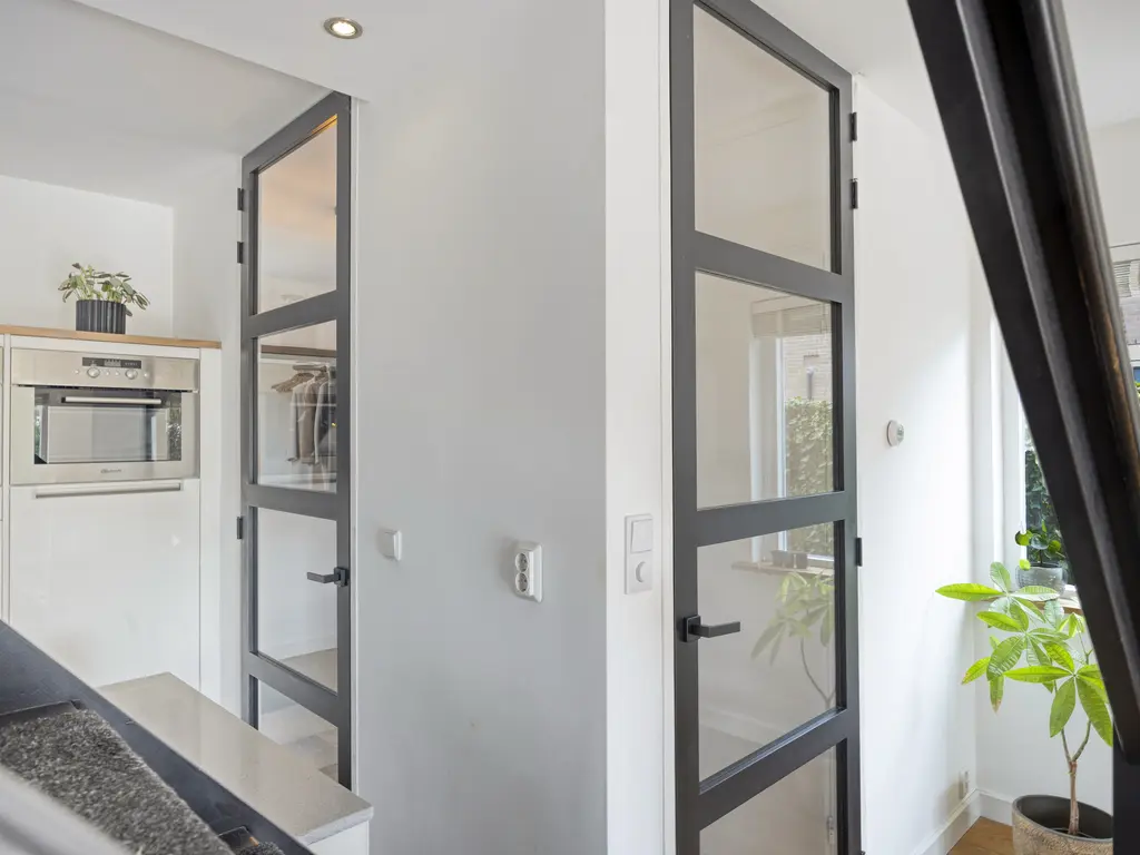 Karmozijnbes 18, ROTTERDAM