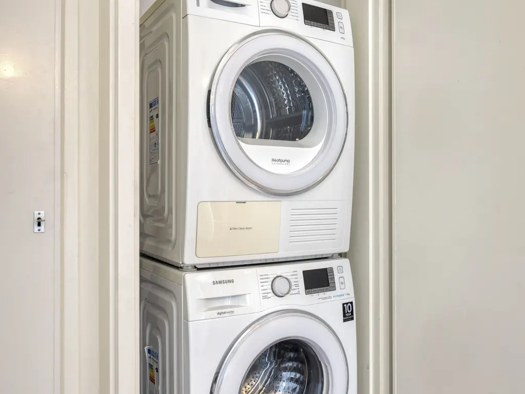 Karmozijnbes 18, ROTTERDAM