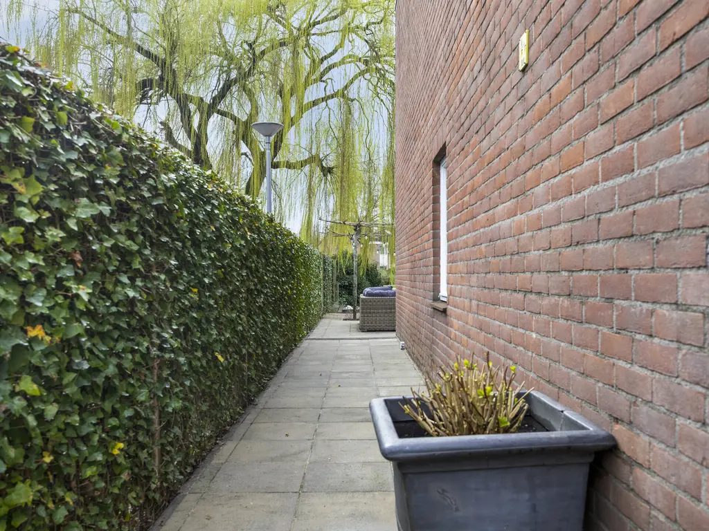 Karmozijnbes 18, ROTTERDAM