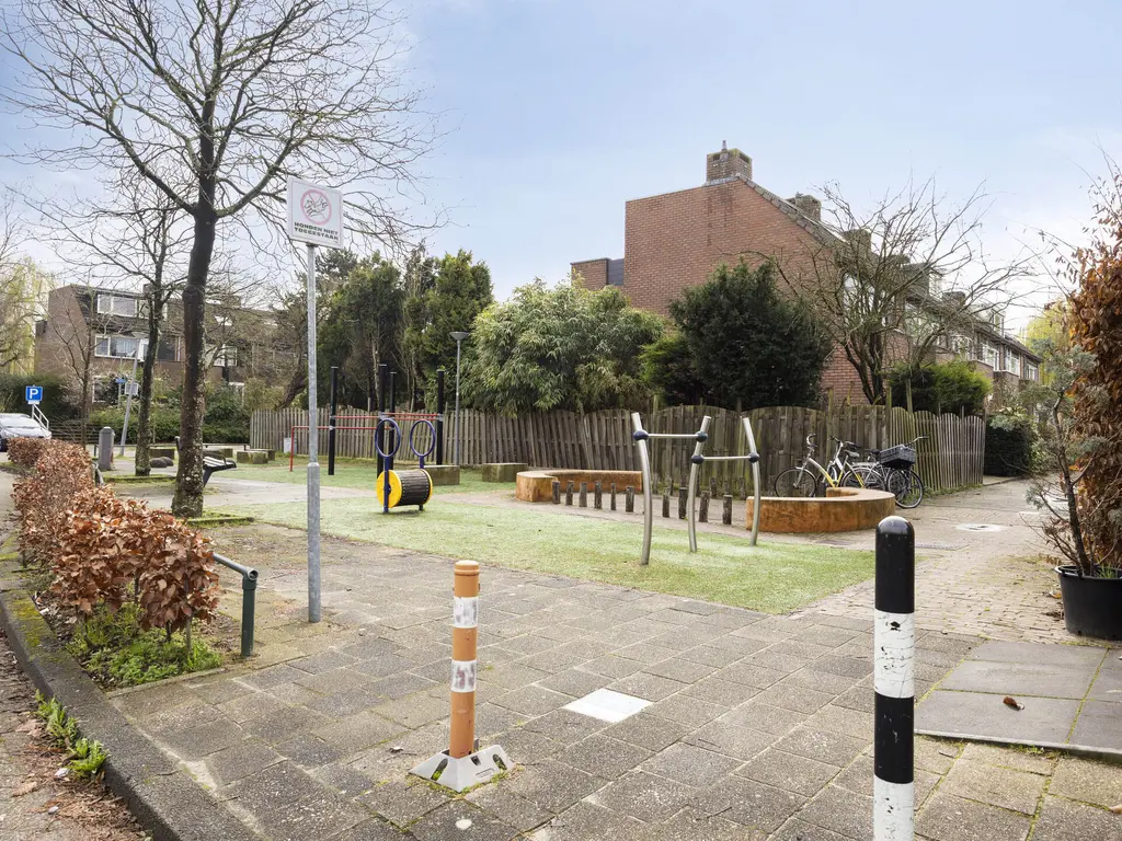 Karmozijnbes 18, ROTTERDAM