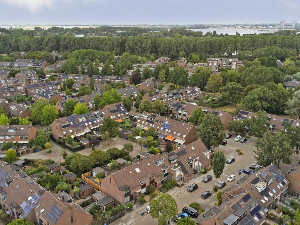 Kraaiheide 8, Rotterdam