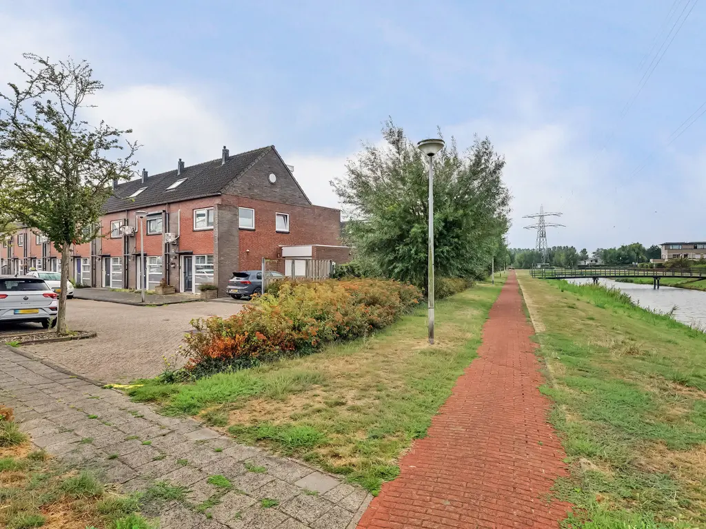 Vicky Baumstraat 6, SPIJKENISSE
