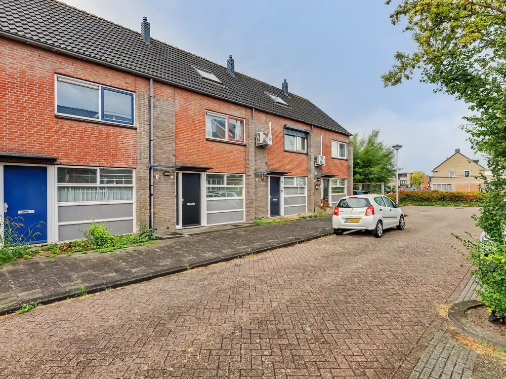 Vicky Baumstraat 6, SPIJKENISSE