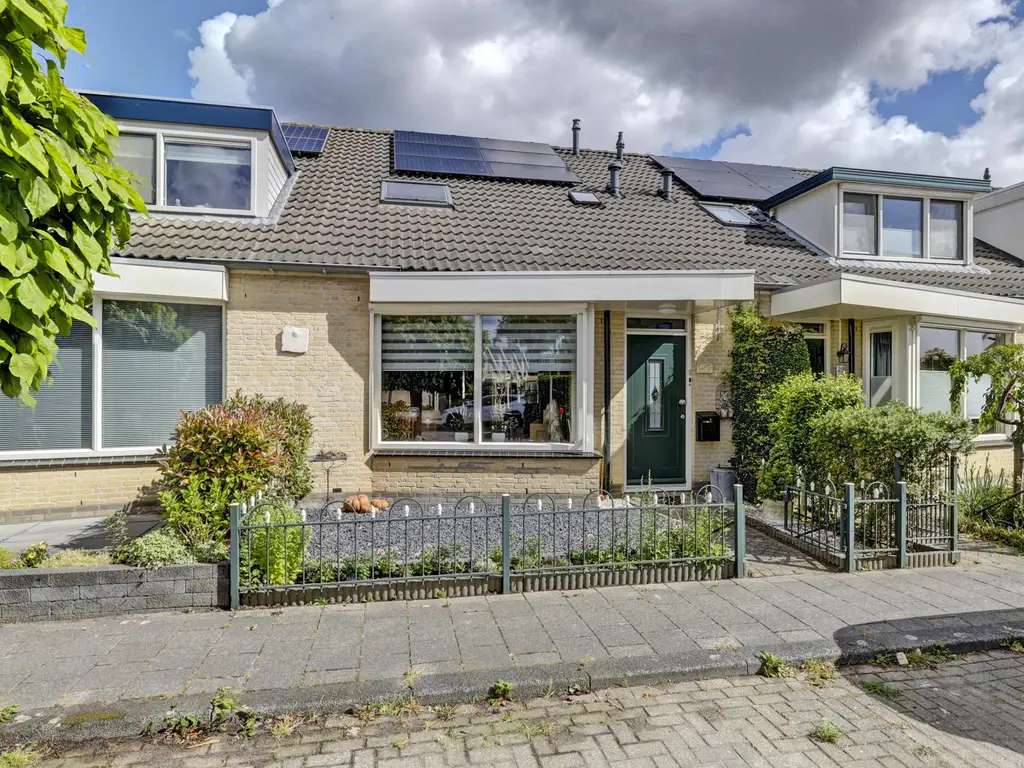 Theo Mann-Bouwmeesterstraat 27, SPIJKENISSE