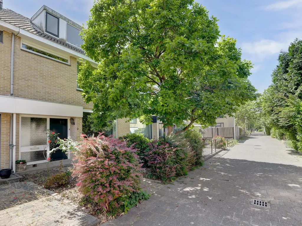 Deimospad 6, SPIJKENISSE