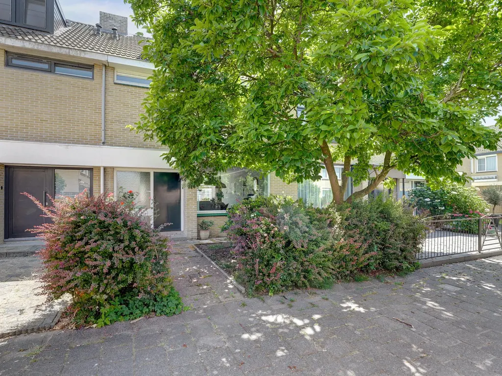 Deimospad 6, SPIJKENISSE