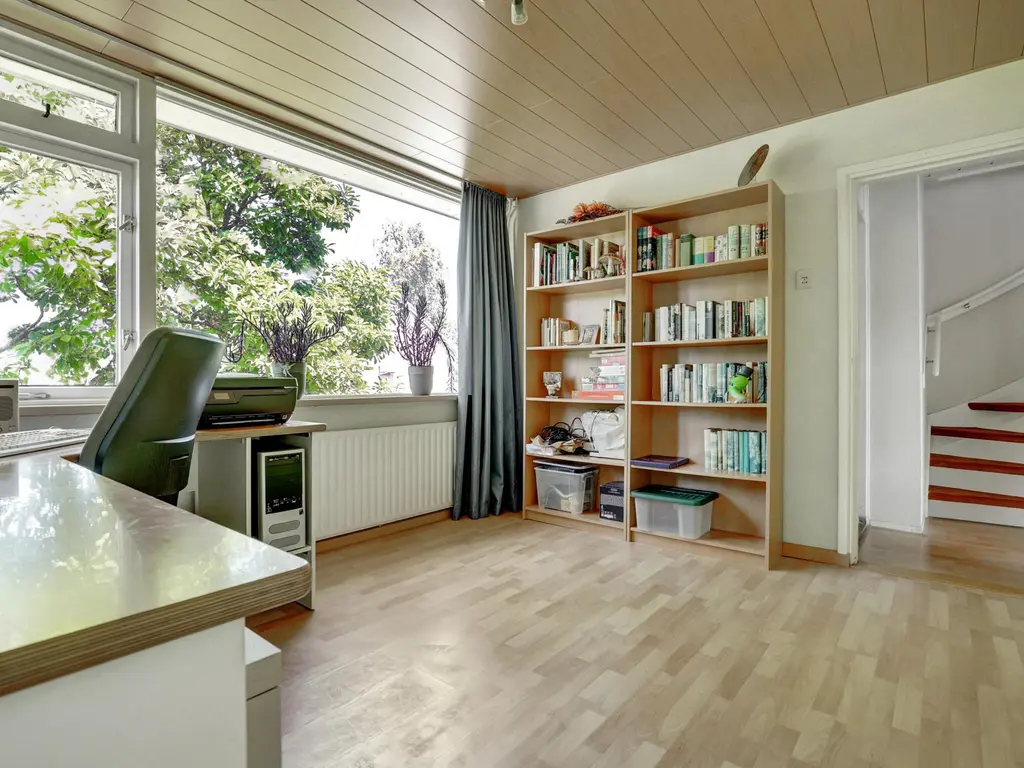 Deimospad 6, SPIJKENISSE