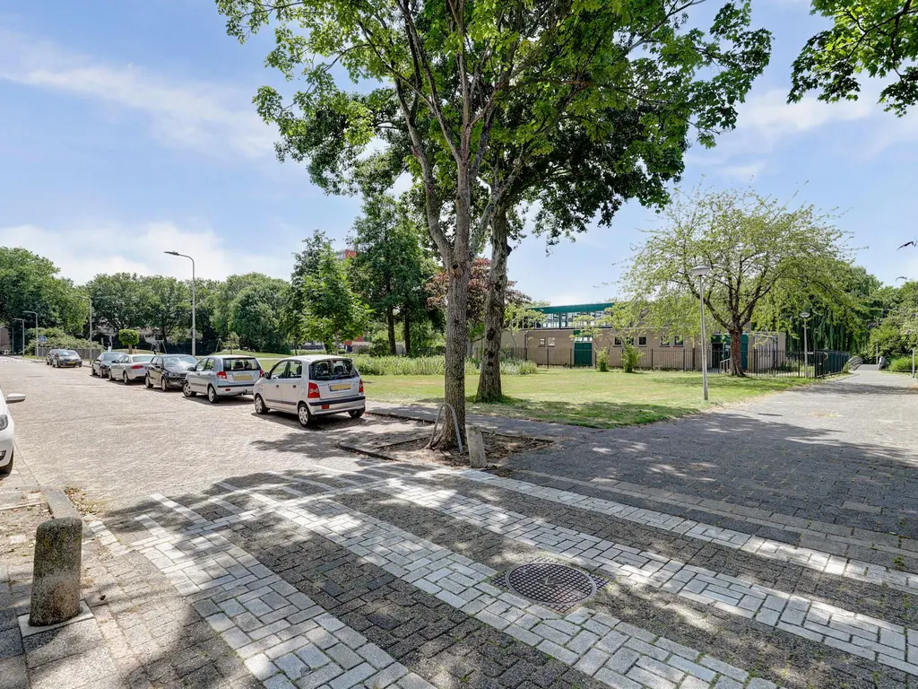 Deimospad 6, SPIJKENISSE