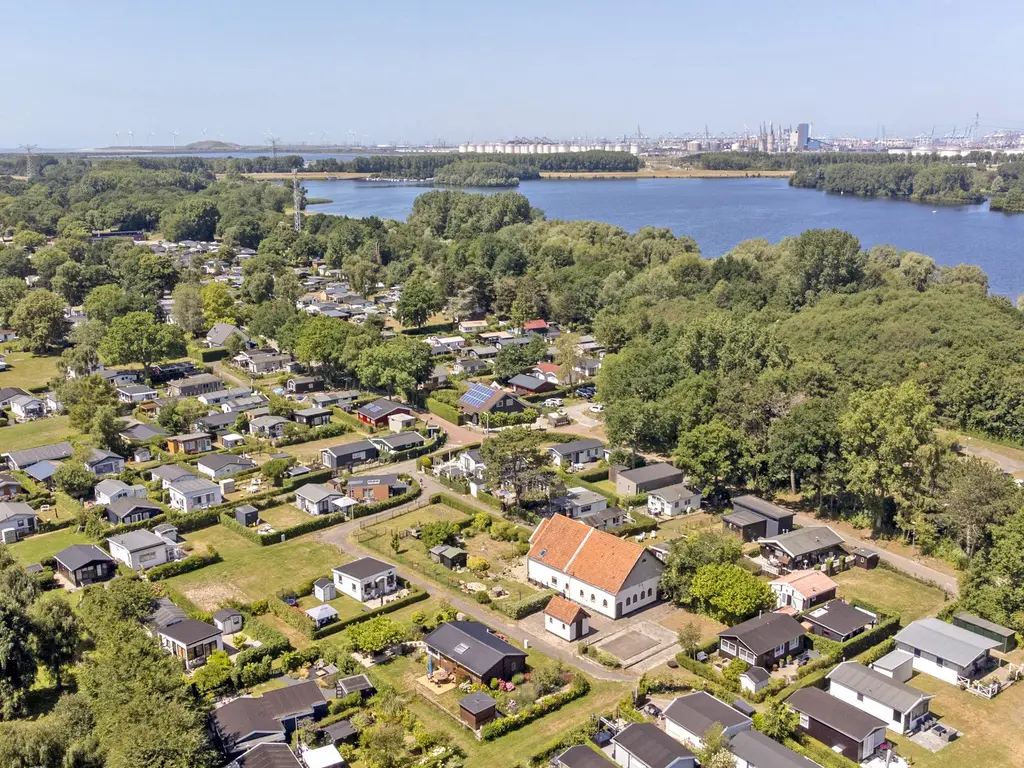 Gorsplein 2, Unolaan 20 & 22 , OOSTVOORNE