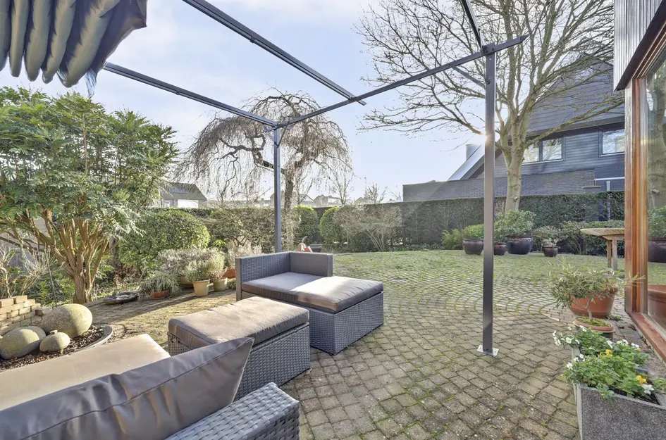 Notaris L P vd Blinkln 11a