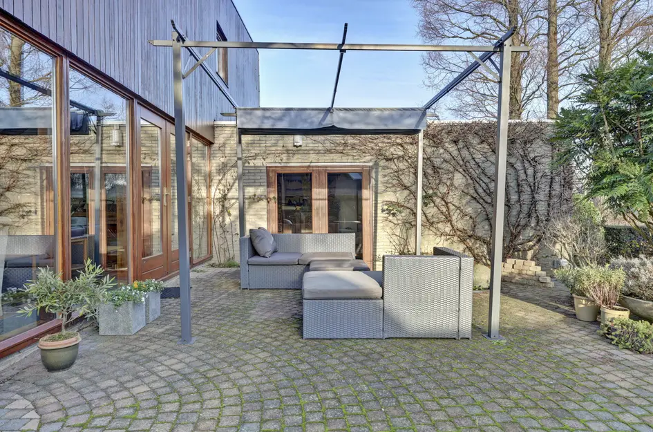 Notaris L P vd Blinkln 11a