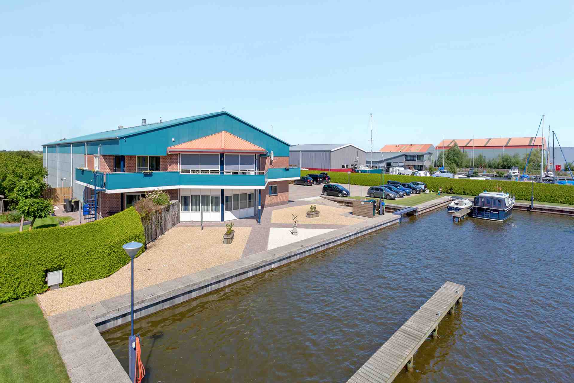 Yachtcharter De Drait Drachten koopt werf en kotterjachten van Klompmaker Woudsend