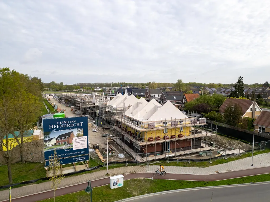 Striene, Tholen