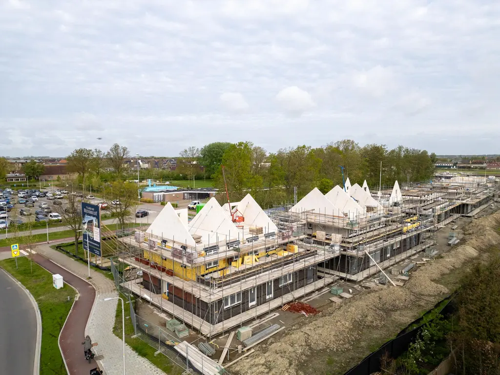 Striene, Tholen