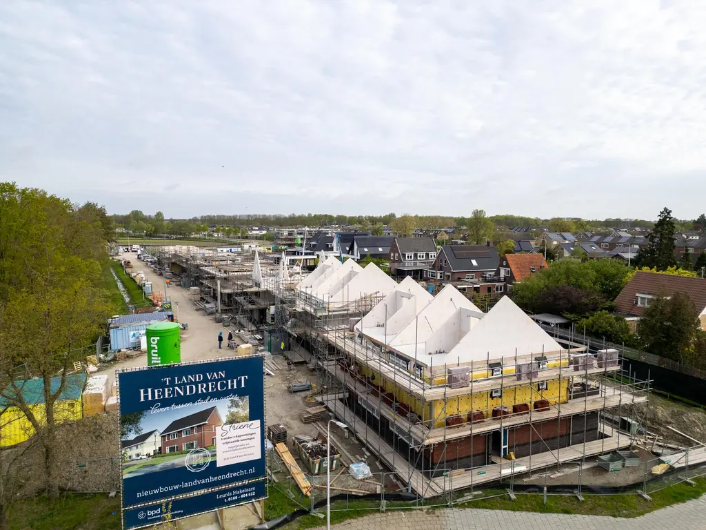 Striene, Tholen