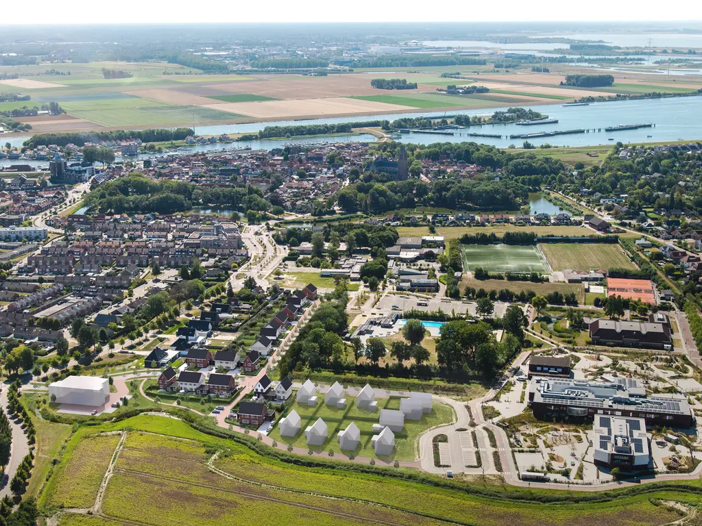 Striene Fase 2, Tholen