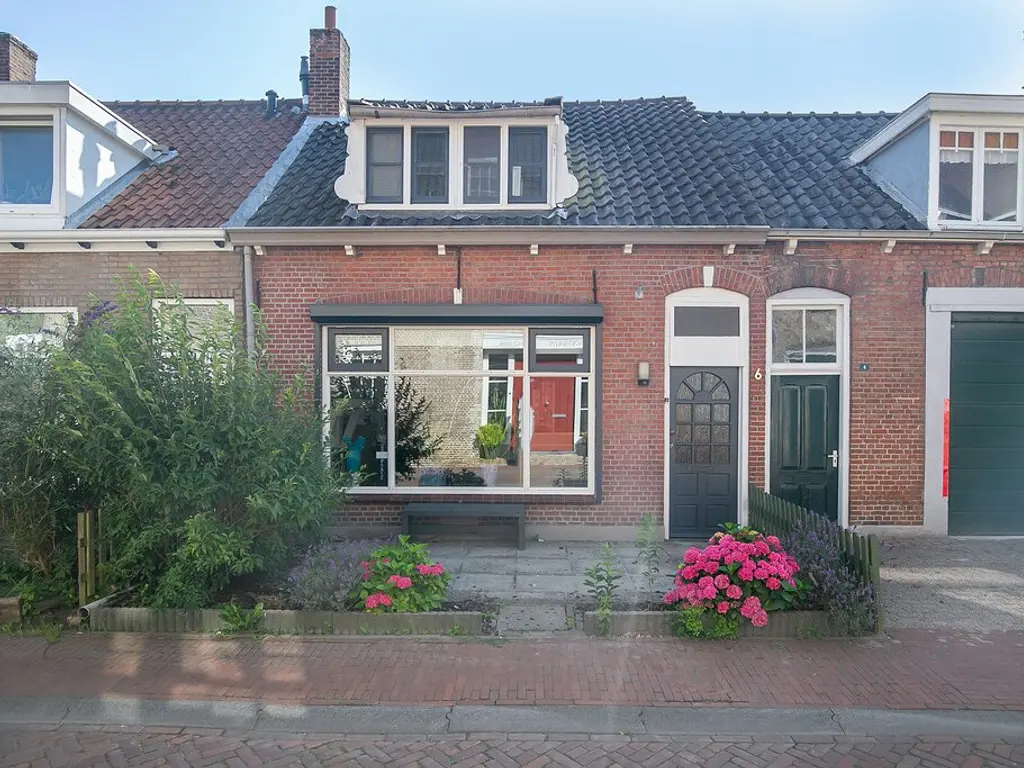Paulinastraat 6, THOLEN