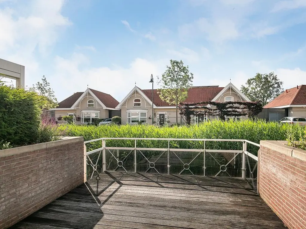 Achtererf 37, THOLEN