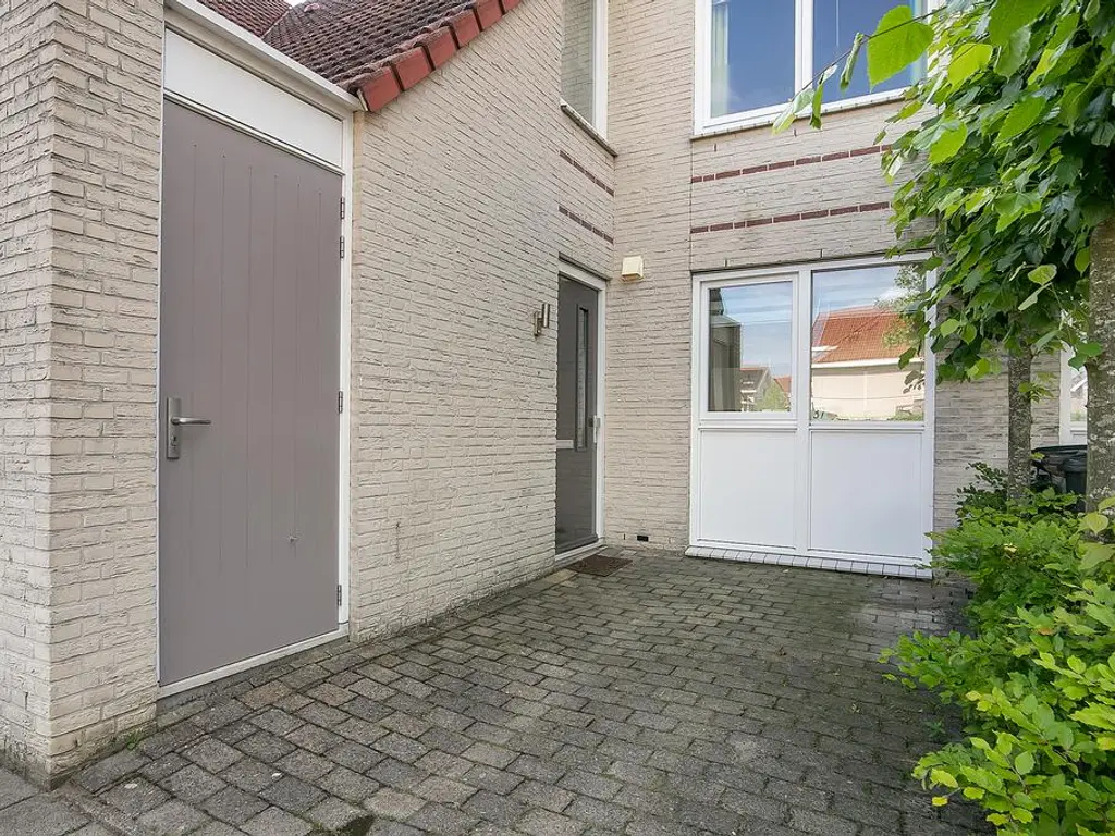 Achtererf 37, THOLEN