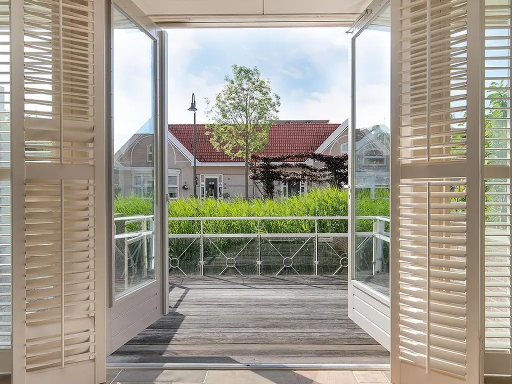 Achtererf 37, THOLEN