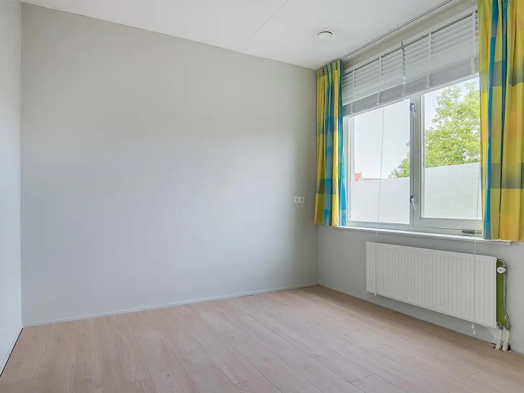 Achtererf 37, THOLEN