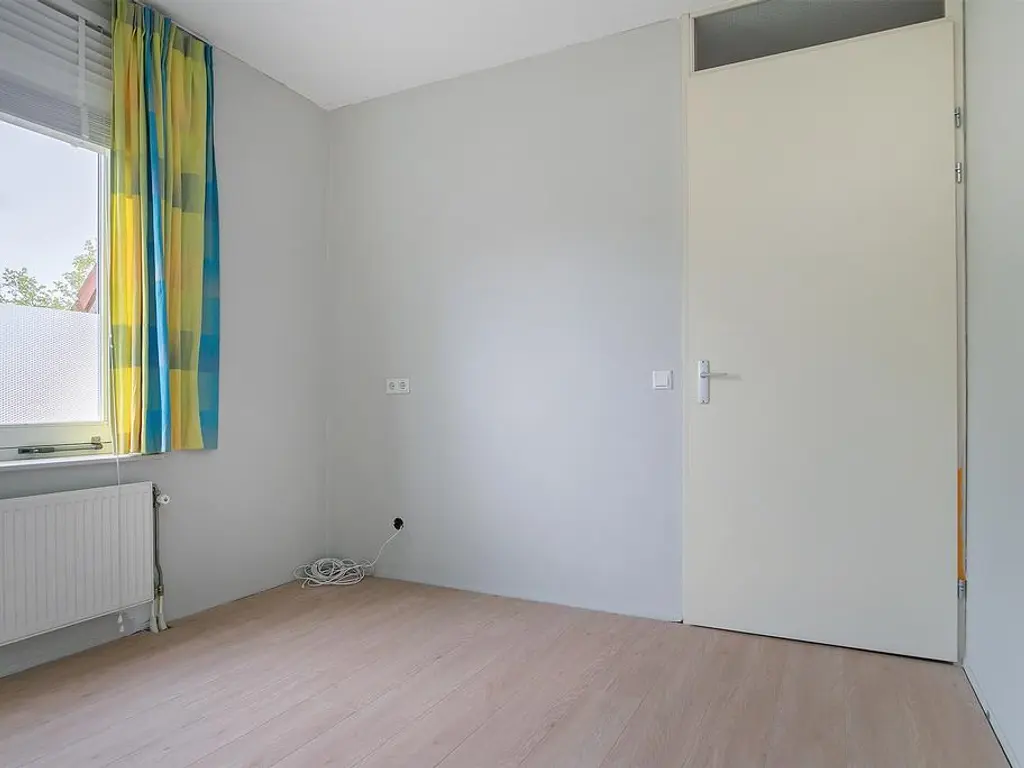 Achtererf 37, THOLEN