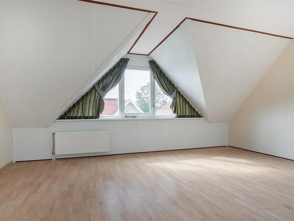 Achtererf 37, THOLEN