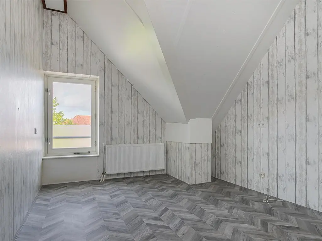 Achtererf 37, THOLEN