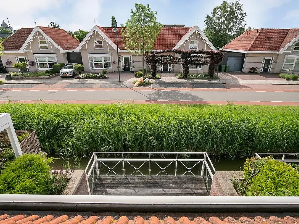Achtererf 37, THOLEN