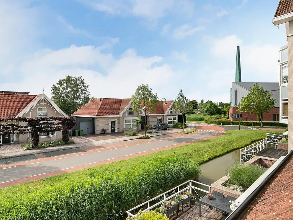 Achtererf 37, THOLEN