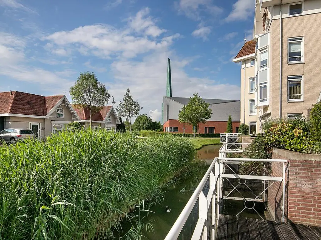 Achtererf 37, THOLEN