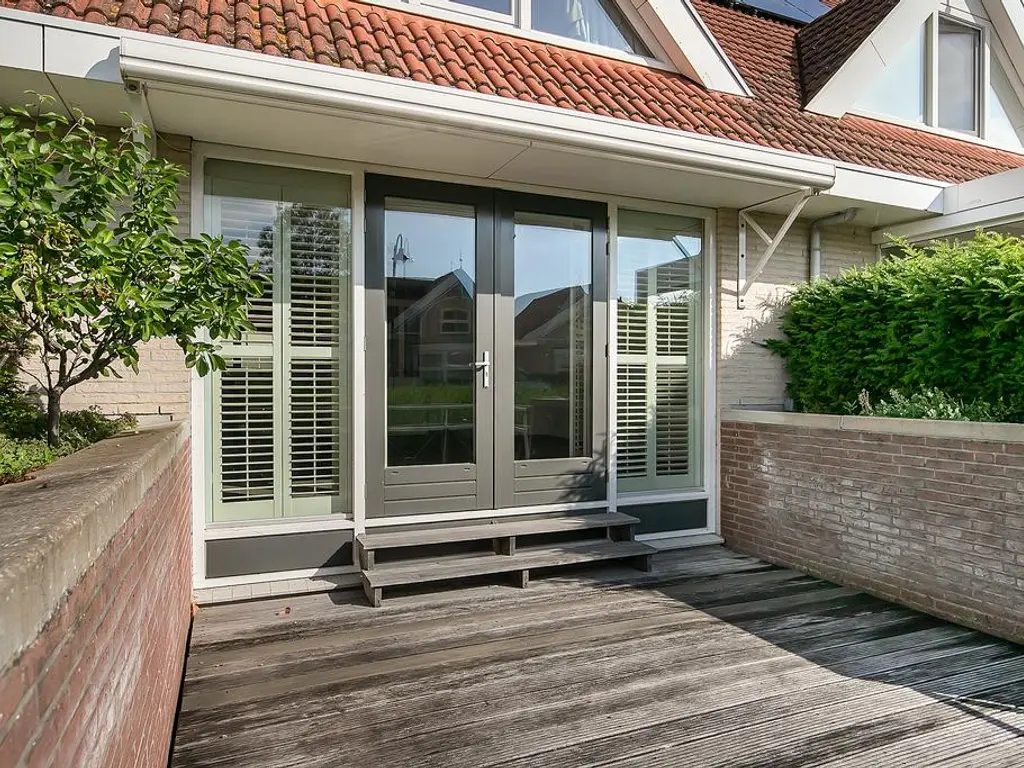 Achtererf 37, THOLEN