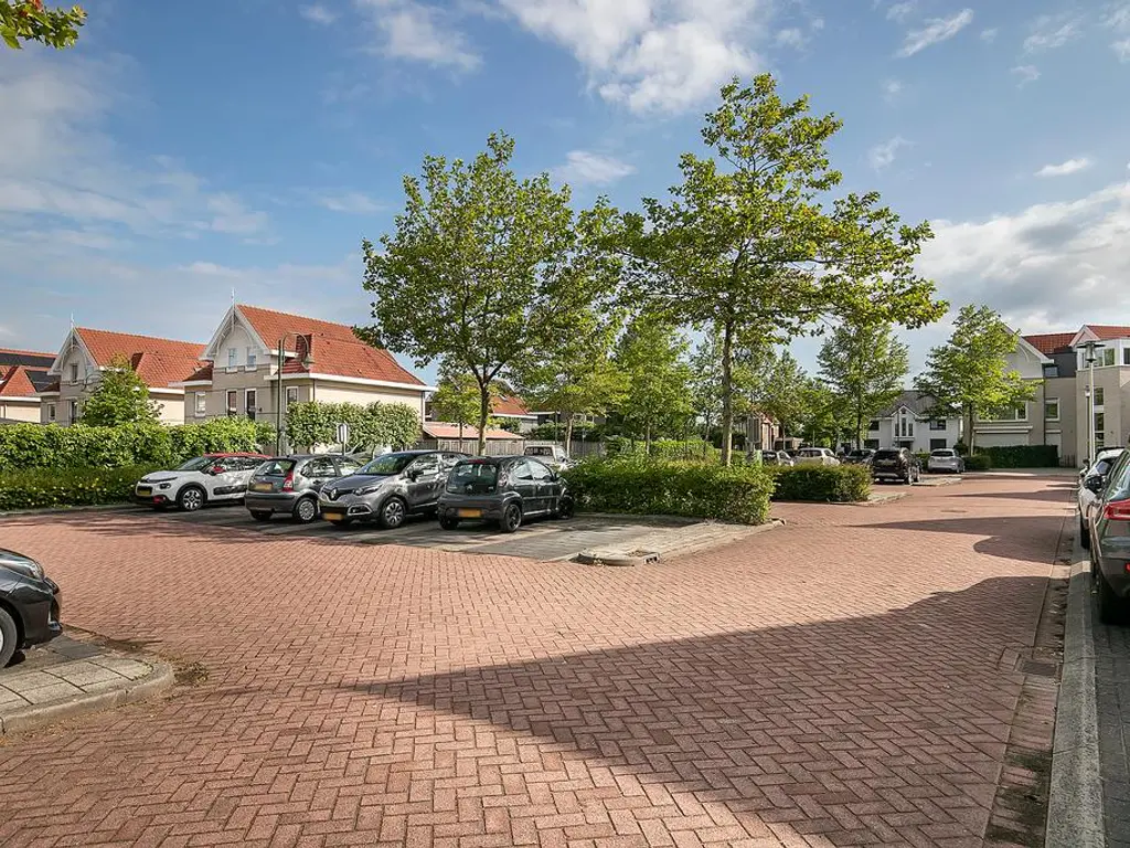 Achtererf 37, THOLEN
