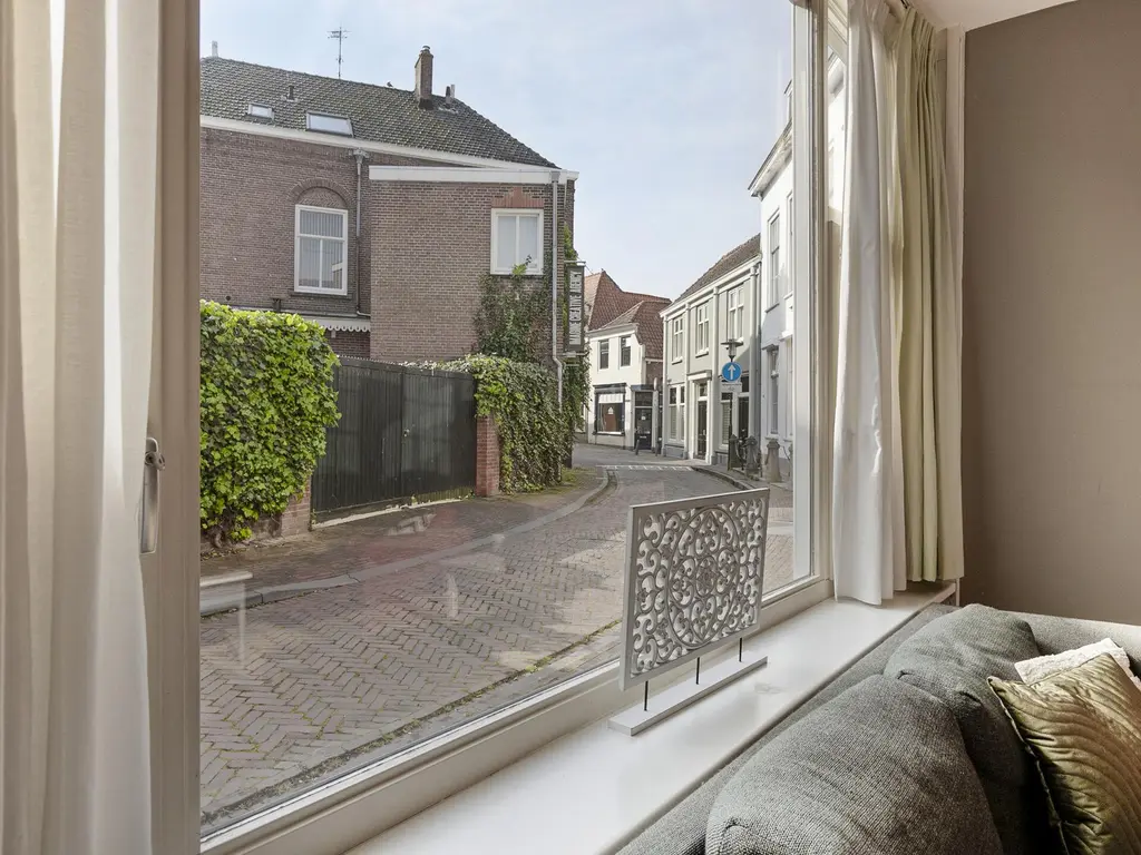 Dalemsestraat 11, THOLEN