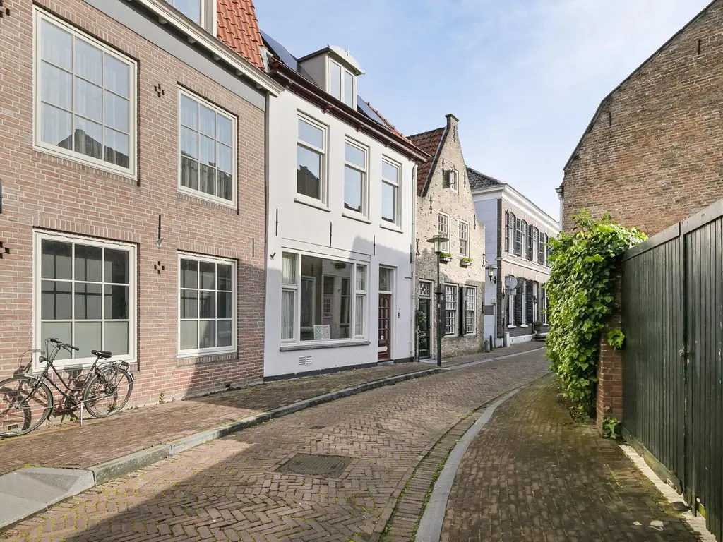 Dalemsestraat 11, THOLEN