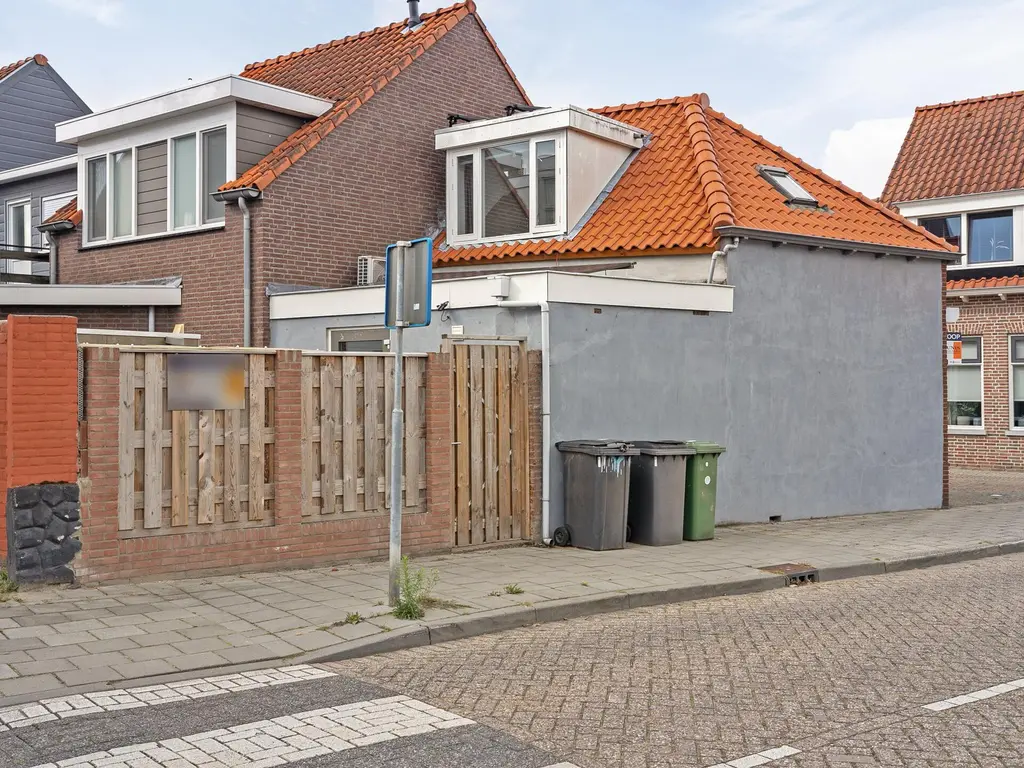 Louisestraat 12, THOLEN